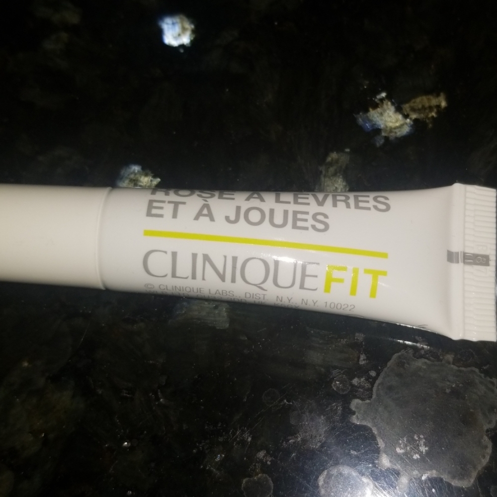 CliniqueFIT Lip + Cheek Flush